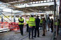 Visita do alcalde Xosé A. Sánchez Bugallo ás obras das cubertas das piscinas de Sar